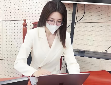从隐秘到曝光：女律师的外遇揭示了职场道德的深渊