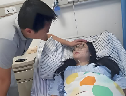 妻子出轨多年，她病倒时，我一句话让她崩溃